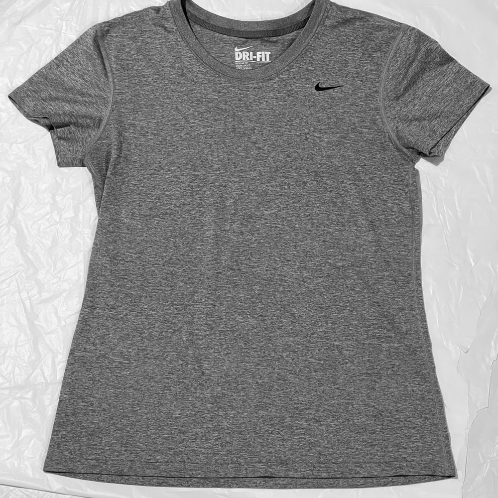 Nike women’s dri-fit t- shirt SZ M